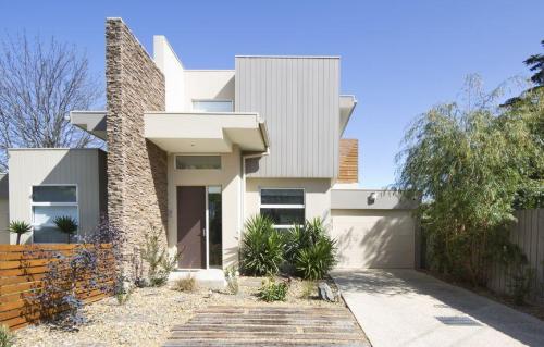 John St, Burwood